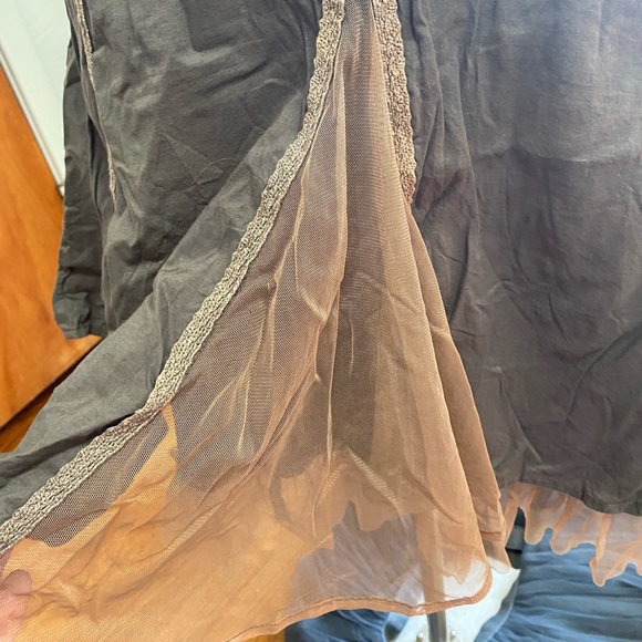 Muted earthy tone midi skirt - Picture 3 of 4